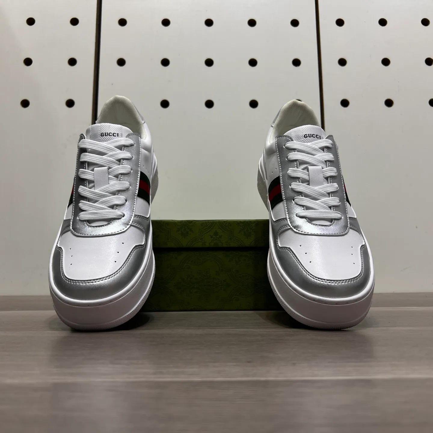 Factory price: 400💰Gucci original quality.~ Unique modern style sneakers. 🏃A must-have casual shoe for trendy men😍😍 Imported cowhide, sheepskin foot pads (refuse to discolor and grind feet) soles: Original soles specially provided by the original factory, French lazy style design ⚠️Fit to the feet, original quality, super comfortable original soles. Just like shooting the real thing 🎬The real thing is better, high-quality sneakers, size: 38-44 (45 and 46 can be customized)